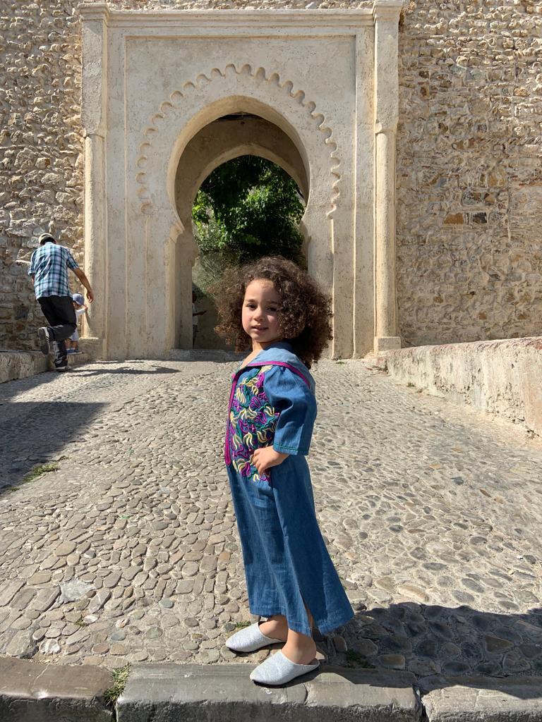 Djellaba Fillette en Jean avec Torse Brodé | Ô p'tit beldi