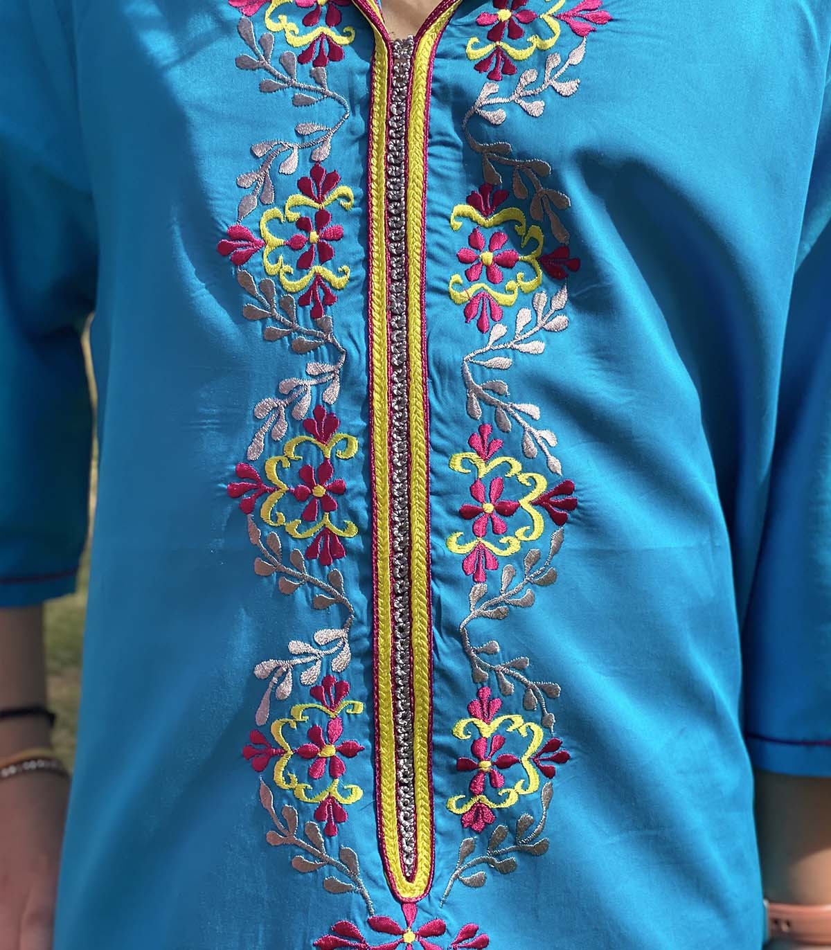 Djellaba fillette Éclat Bleu Électrique Brodée | Ô p'tit beldi
