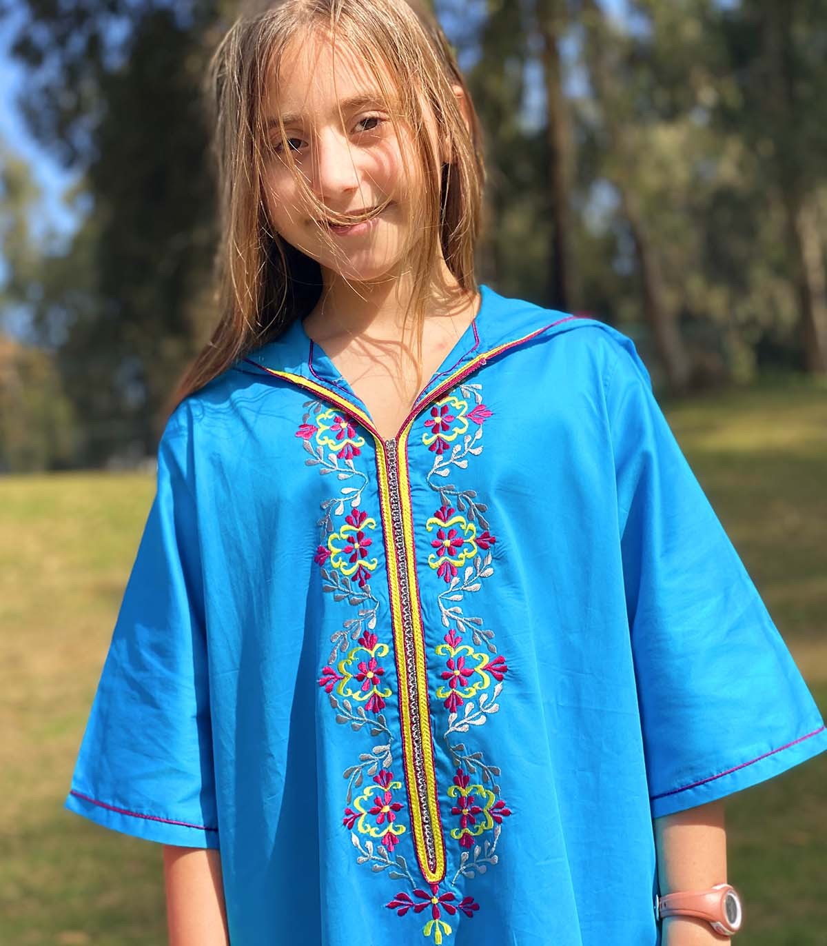 Djellaba fillette Éclat Bleu Électrique Brodée | Ô p'tit beldi
