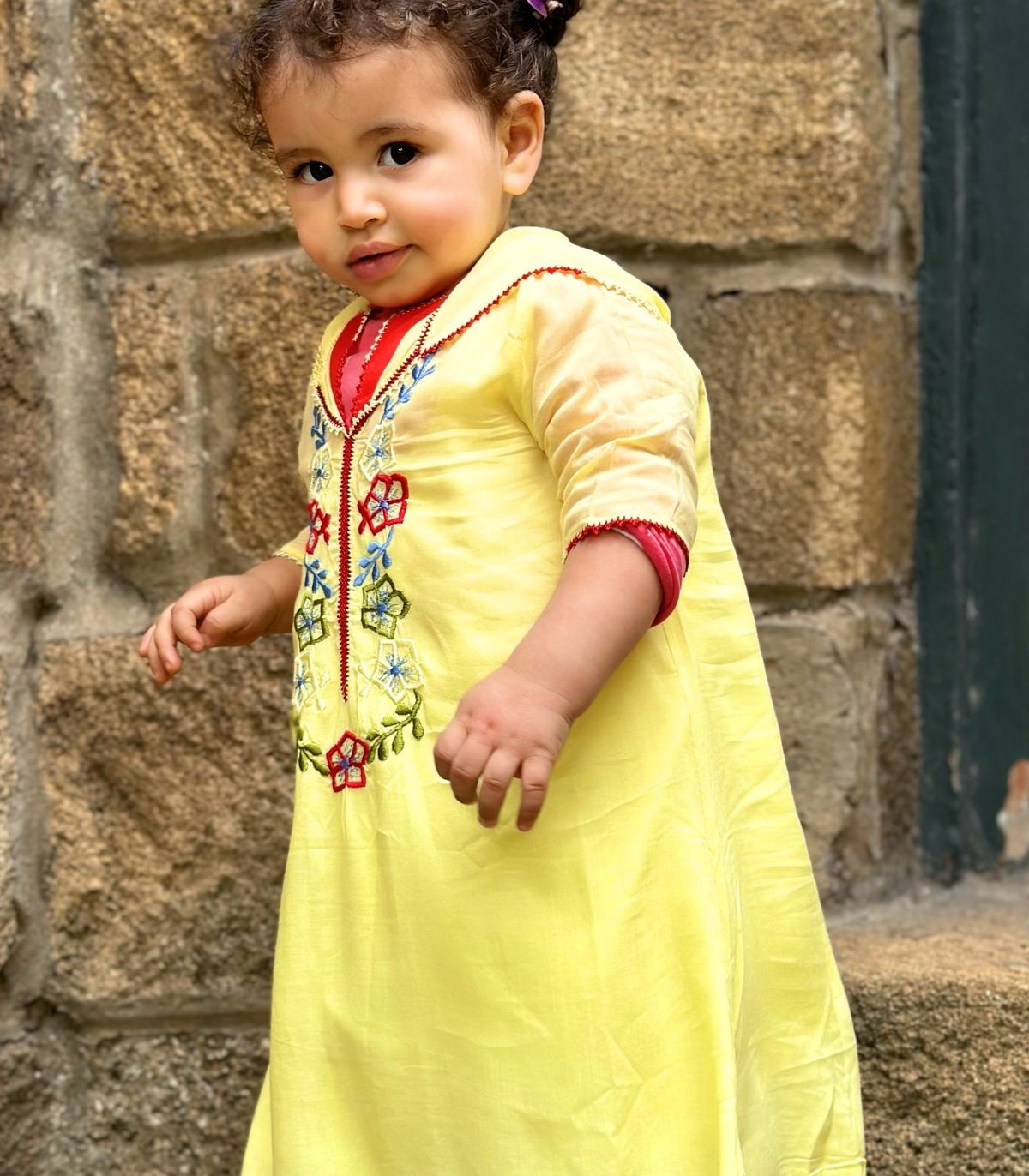 Ensemble Djellaba et Kmiss Éclat Solaire pour Filles | Ô p'tit beldi