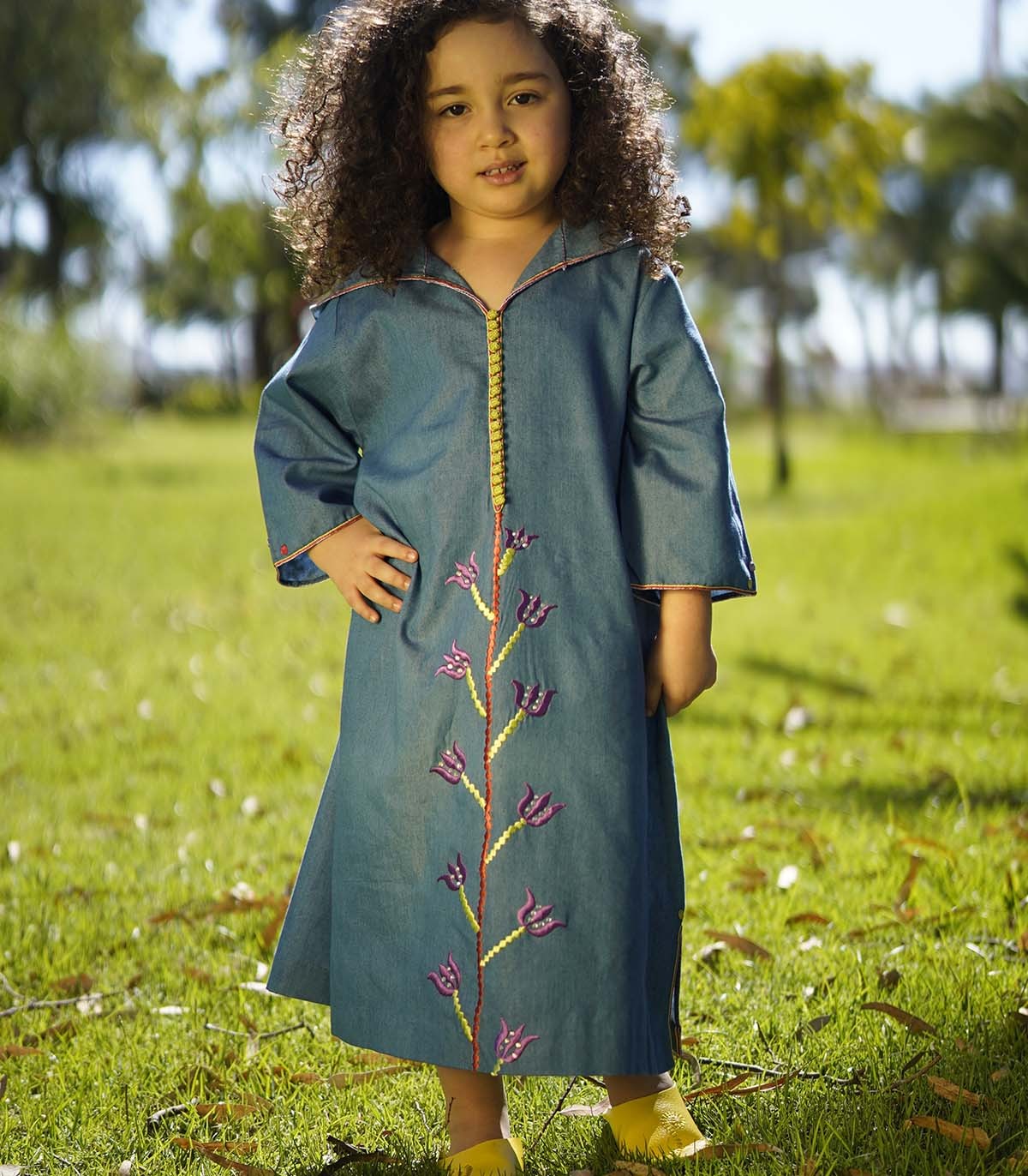 Djellaba Petite Fleur en Jean Brodé | Ô p'tit beldi
