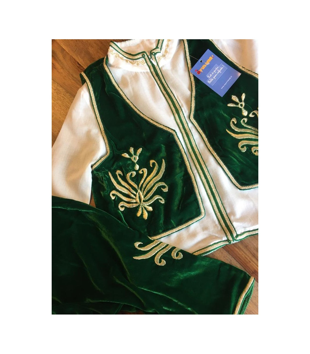 Jabador garçon en velours vert avec broderies dorées Prince Émeraude | Ô p'tit beldi