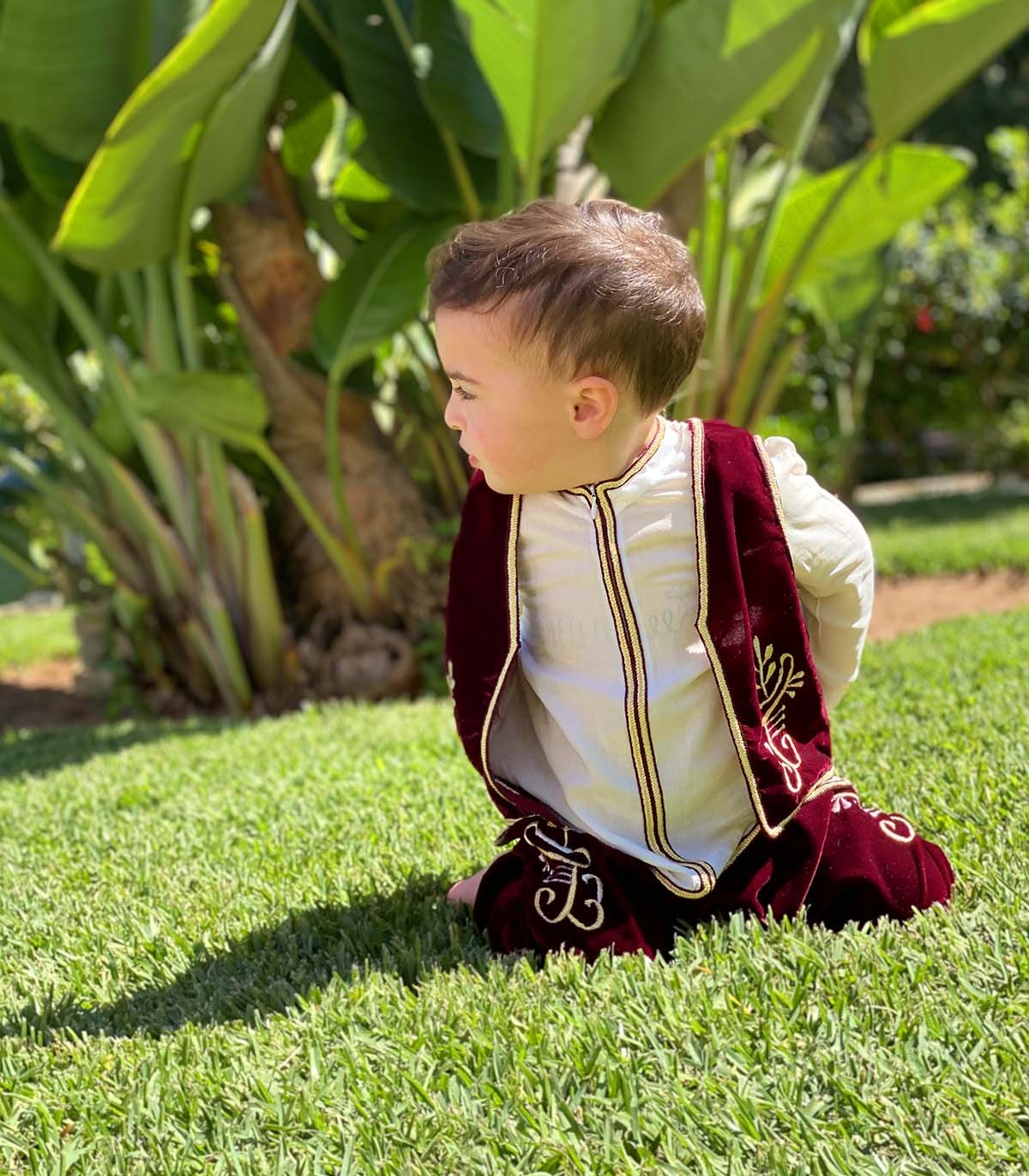 Jabador garçon Traditionnel 3 Pièces – Velours Grenat Brodé d’Or | Ô p'tit beldi