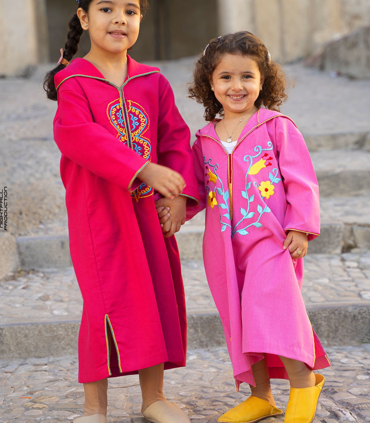 Jellaba fillette Féérique Fuchsia Élégance et Tradition | Ô p'tit beldi