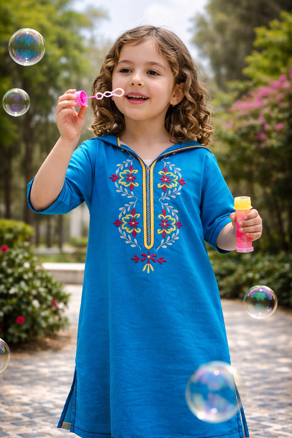 Djellaba fillette Éclat Bleu Électrique Brodée | Ô p'tit beldi